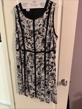 Talbots 22W Sleeveless Black and White Floral A-Line Dress